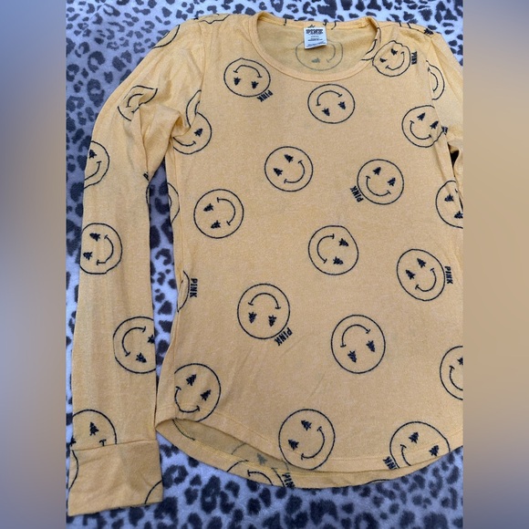 PINK Victoria’s Secret Smiley Face Sleepwear Pajama Top in Yellow Orange Medium - Picture 6 of 17